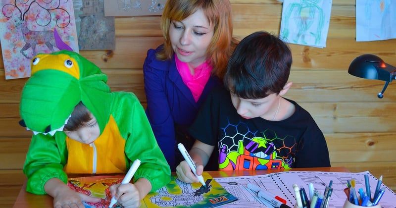 10 activités Montessori à faire à la maison avec du matériel de récupération